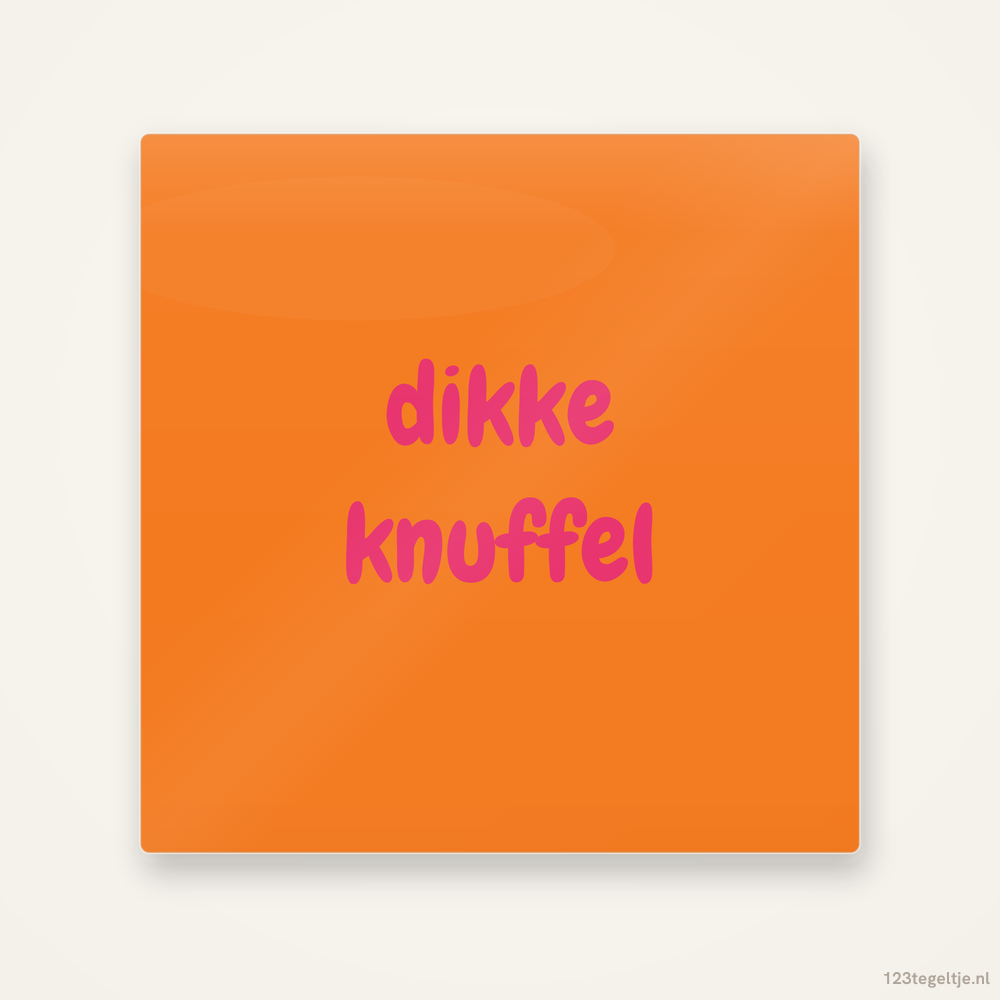 Dikke knuffel, keramisch tegeltje 15 bij 15 cm