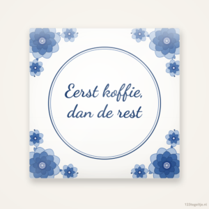 Eerst koffie, dan de rest, keramisch tegeltje 15 bij 15 cm